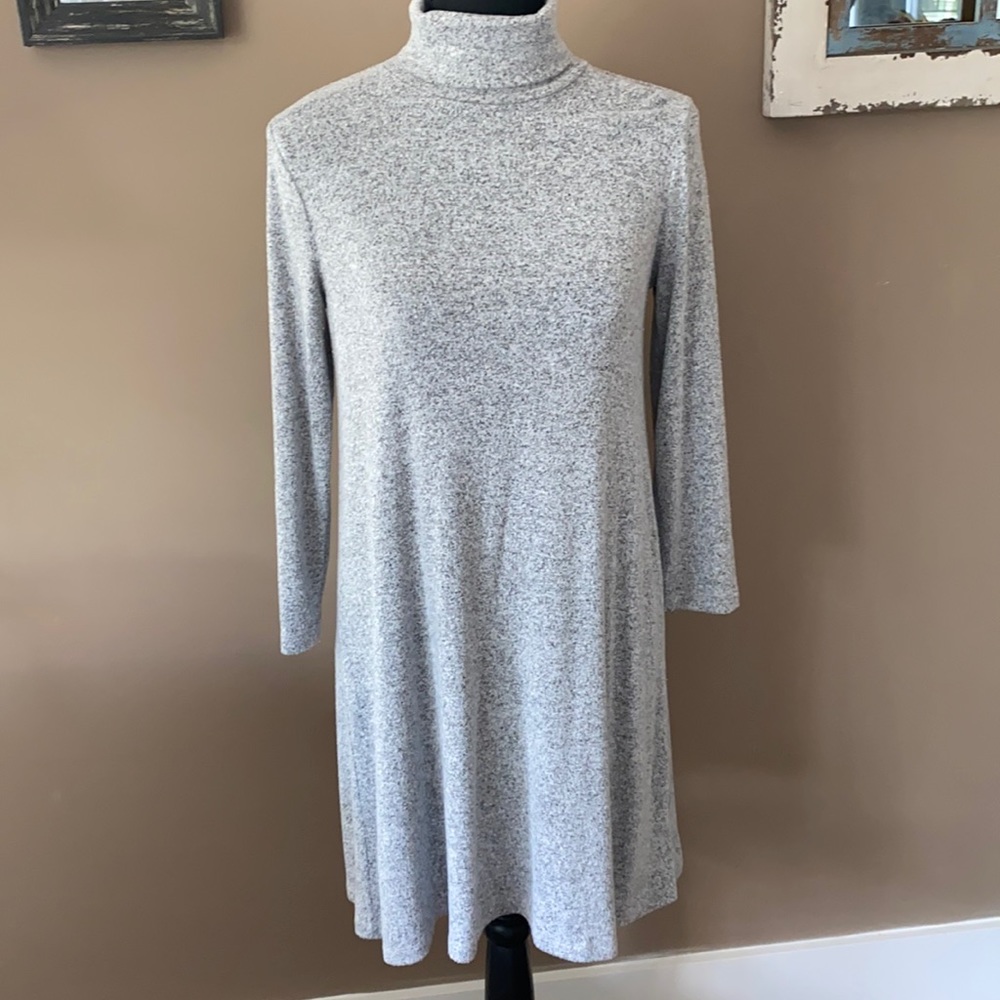 Womens Abercrombie lightweight grey dress.